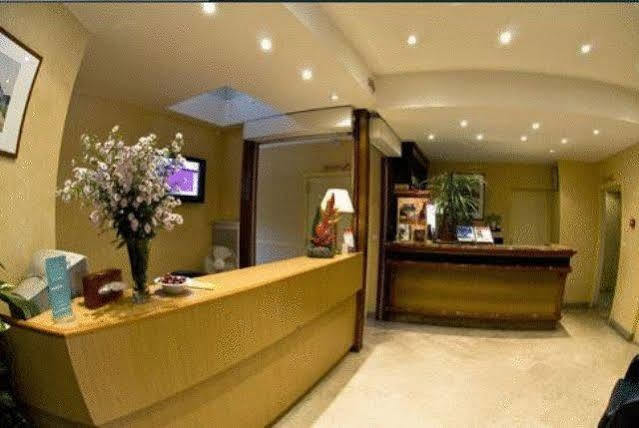 Hotel Restaurant L'Amandois Saint-Amand-Montrond Exterior photo