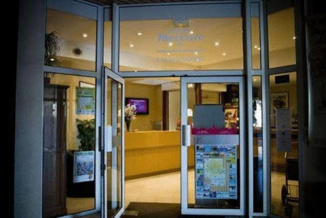 Hotel Restaurant L'Amandois Saint-Amand-Montrond Exterior photo
